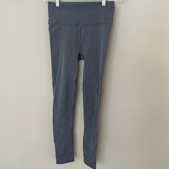 LULULEMON Reveal Zen Expression Leggings, Size 4 - Picture 2 of 4